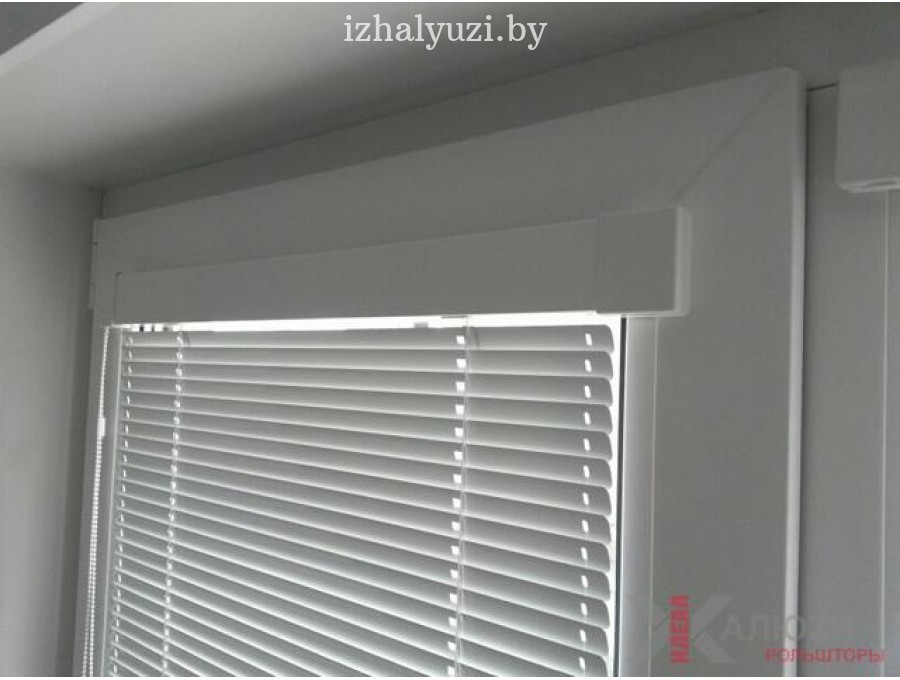 Жалюзи Isotra на пластиковые окна №02