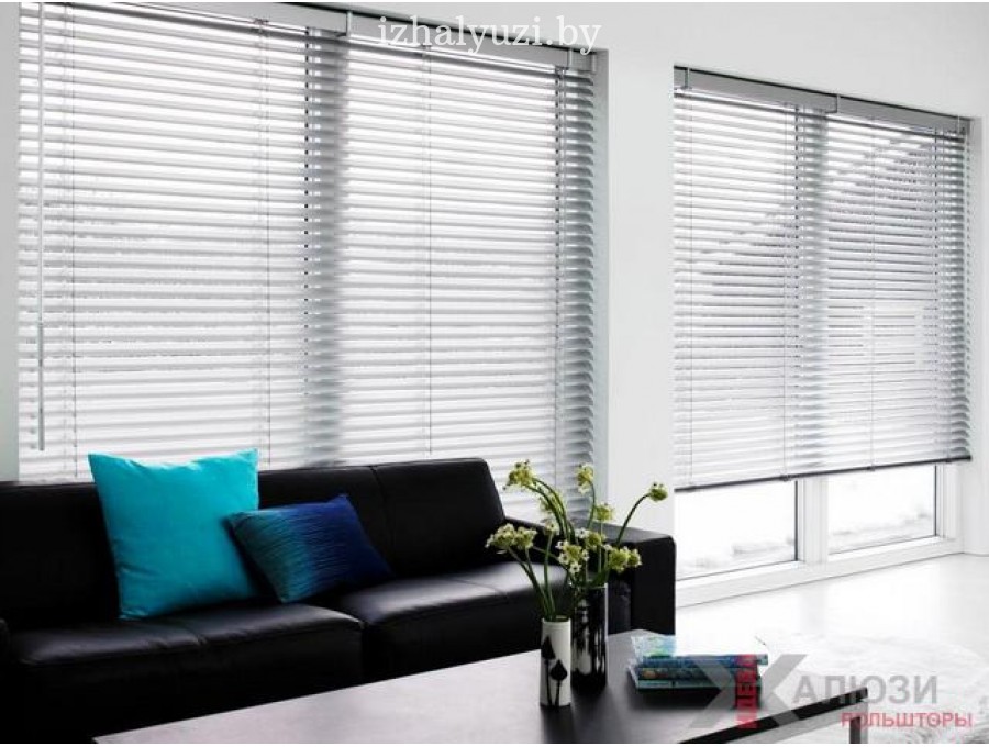 Алюминиевые жалюзи в гостинную