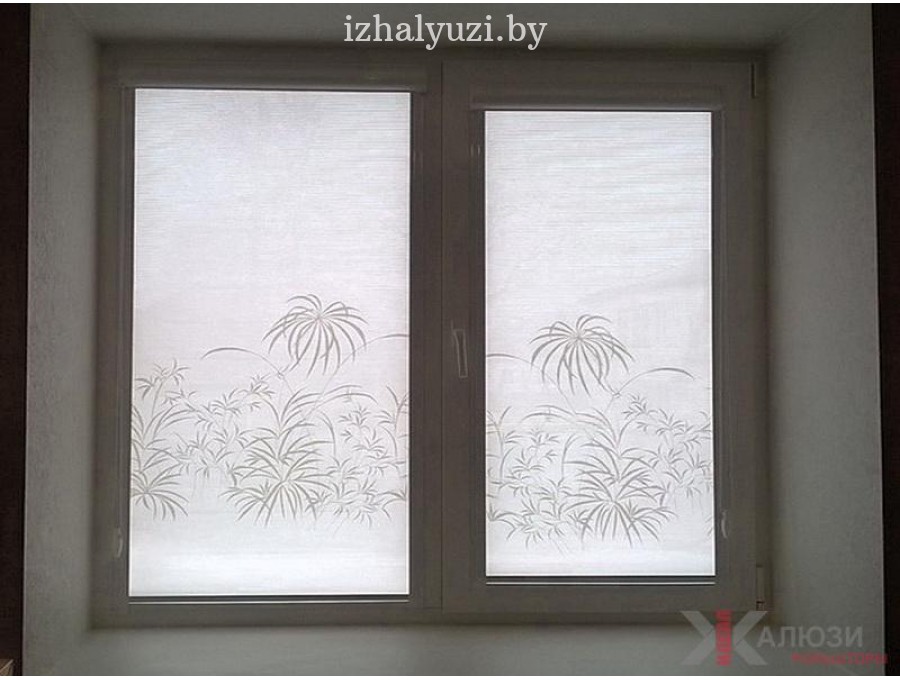 Рольшторы в коробе с направляющими