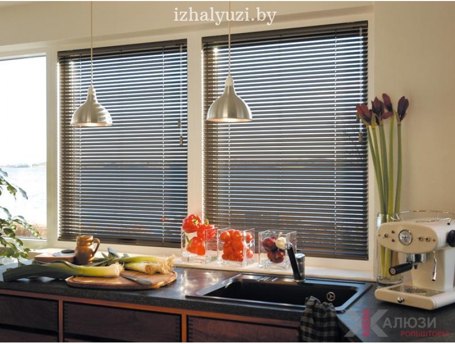 Горизонтальные жалюзи на кухню