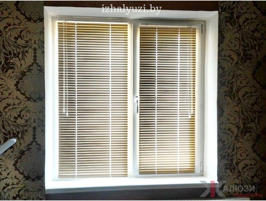 Горизонтальные жалюзи в спальню