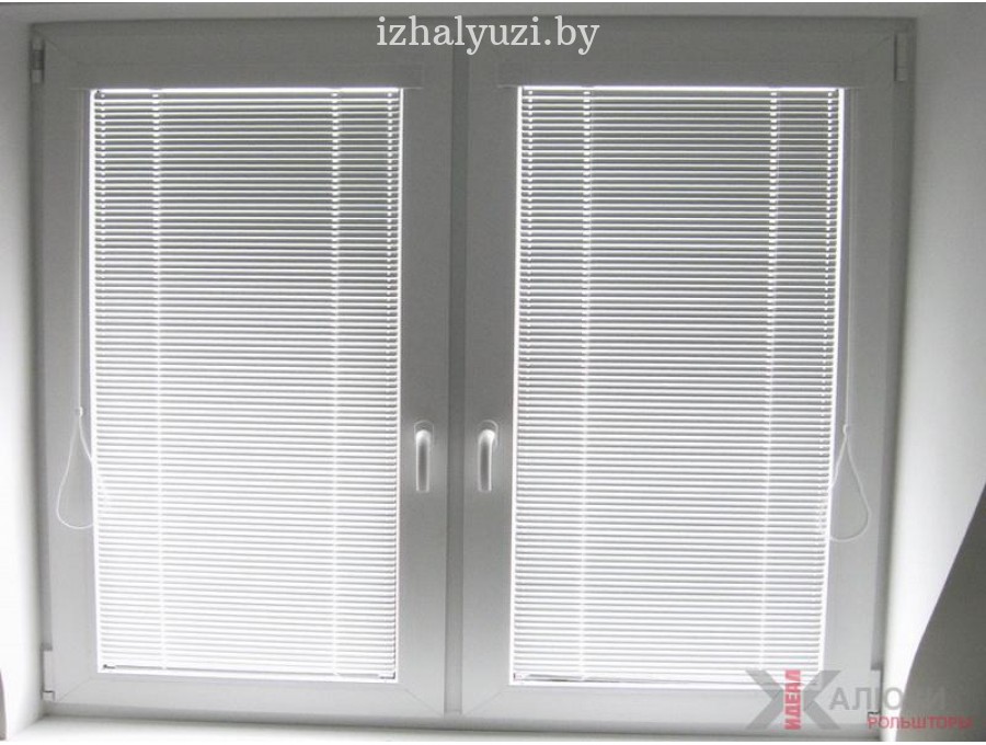 Жалюзи Исотра на окна ПВХ