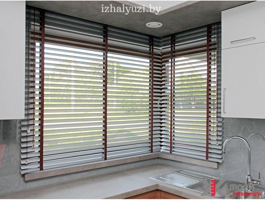 Горизонтальные жалюзи на кухню