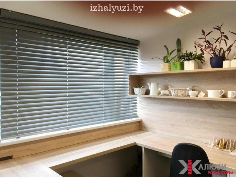 Горизонтальные жалюзи в кухню