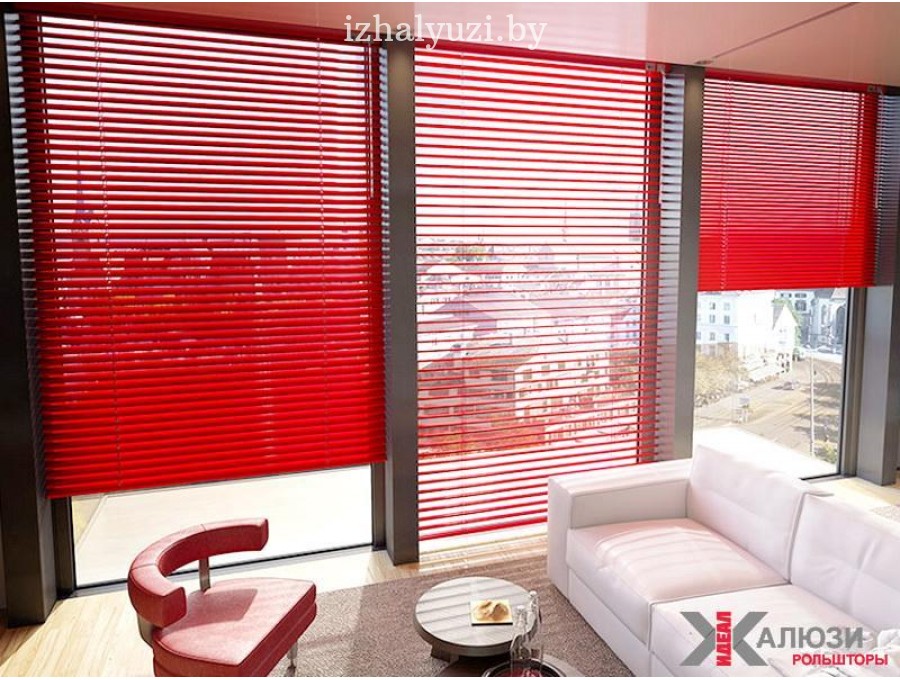 Горизонтальные жалюзи в гостинную