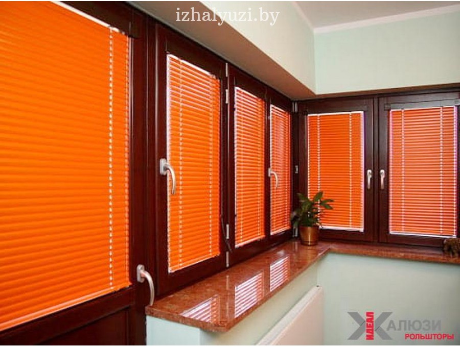 Жалюзи Исотра на балкон