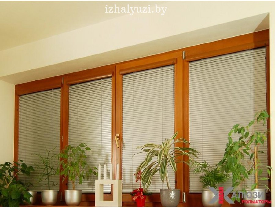 Жалюзи Исотра на деревянные окна