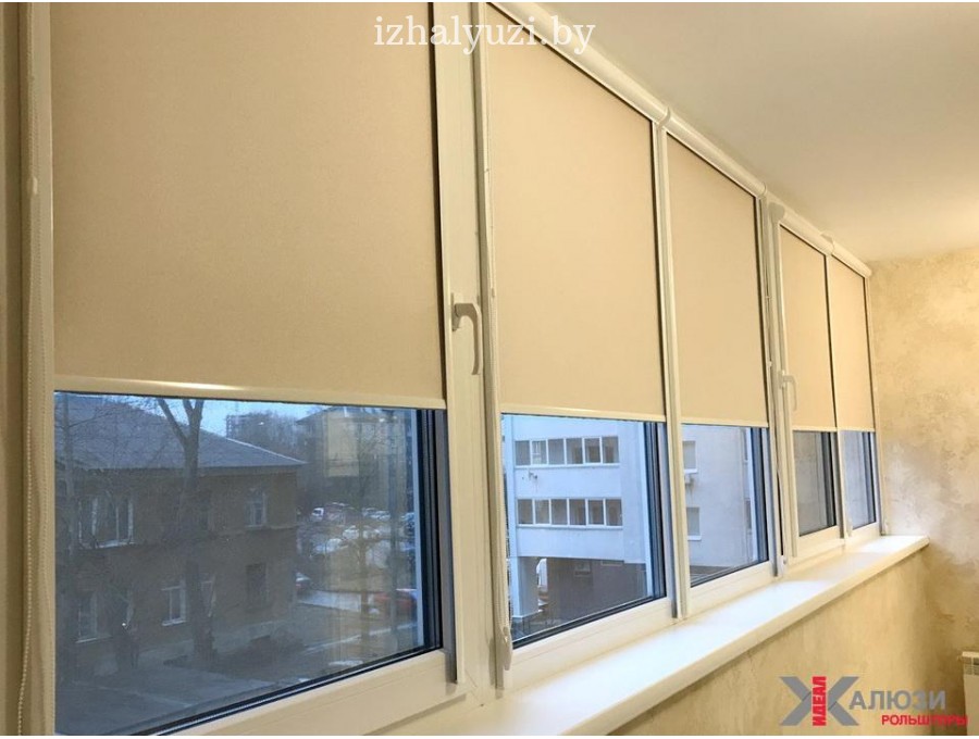 Рольшторы блэкаут на балкон