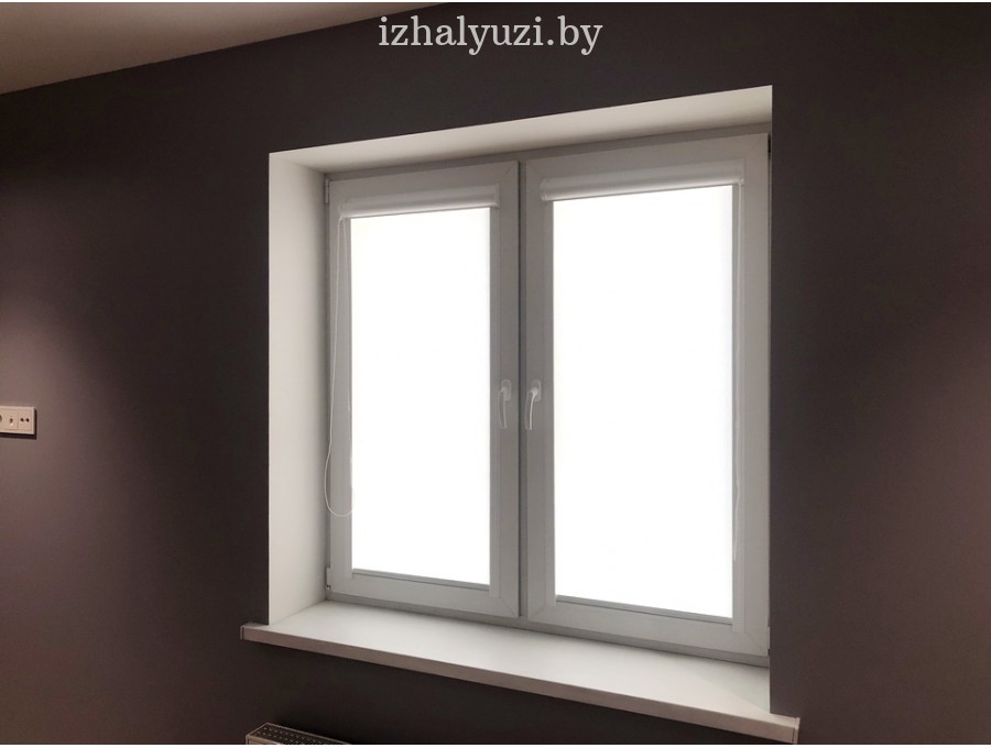 Кассетные рольшторы белые в спальню