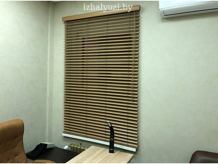 Деревянные жалюзи для офиса
