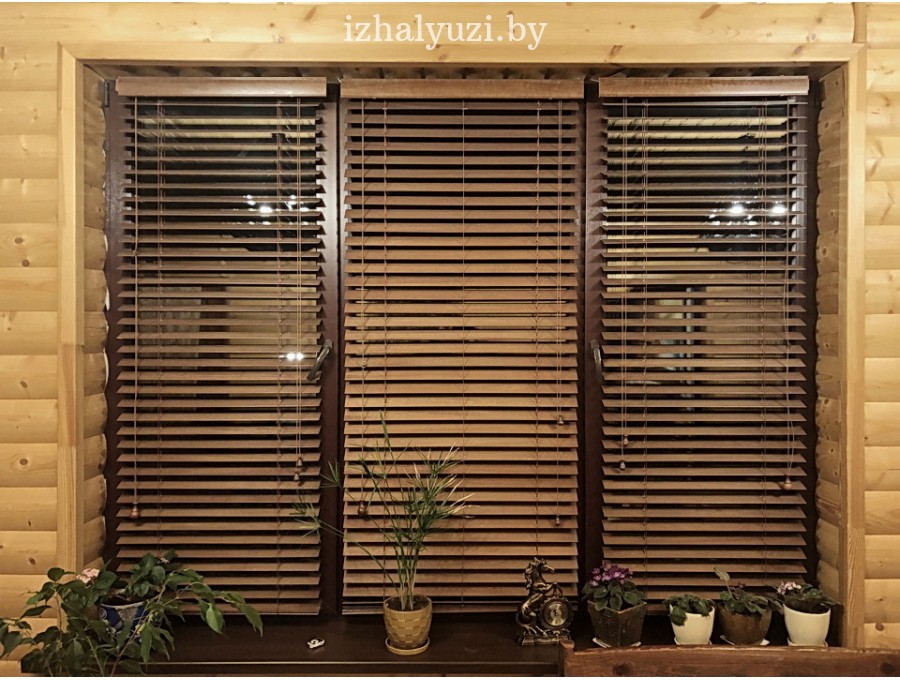 Деревянные жалюзи для загородного дома