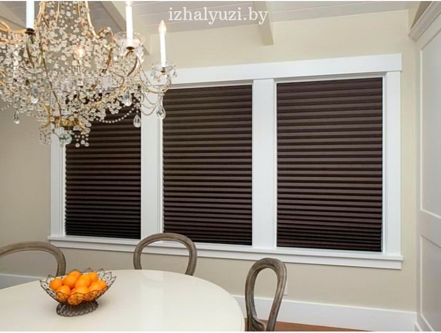 Тмено-коричневые шторы плиссе 