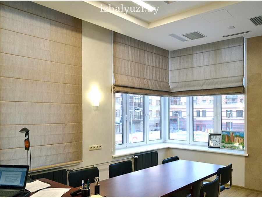 Тканевые римские шторы в офис