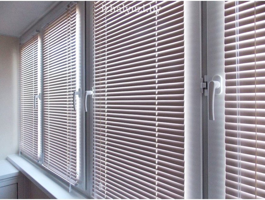 Жалюзи на балкон алюминиевые