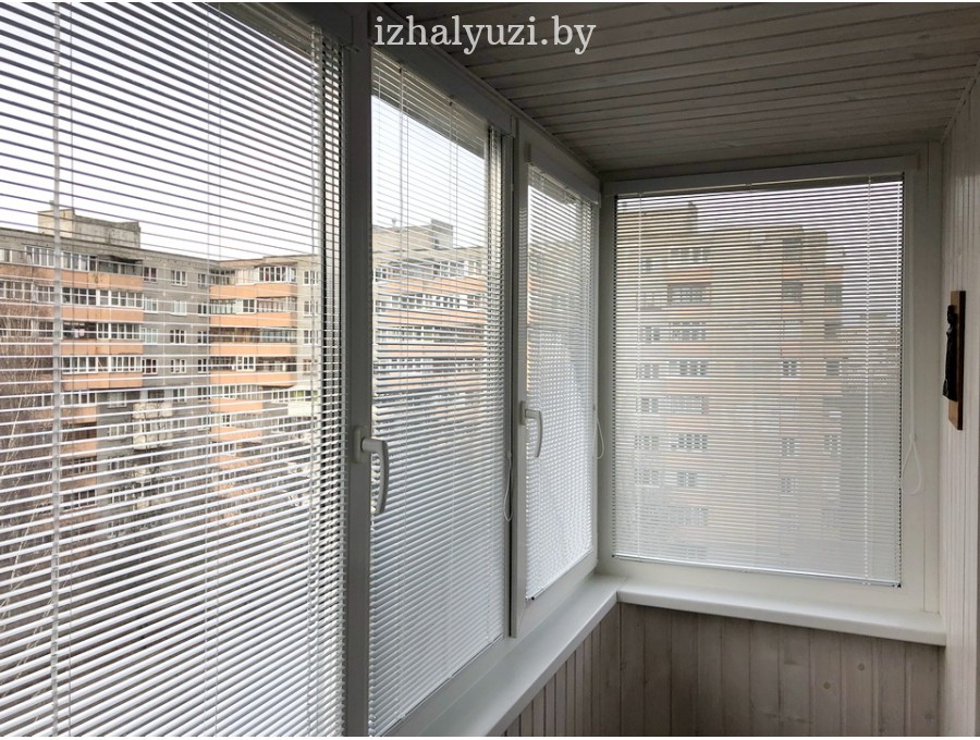 Жалюзи Исотра на балкон 
