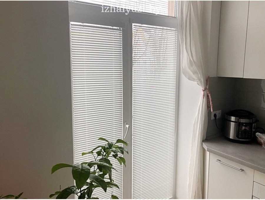 Жалюзи в кухню на французское окно 