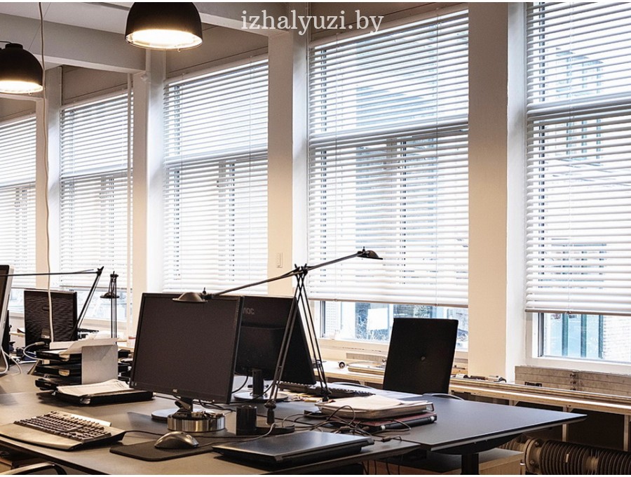 Жалюзи в офис горизонтальные
