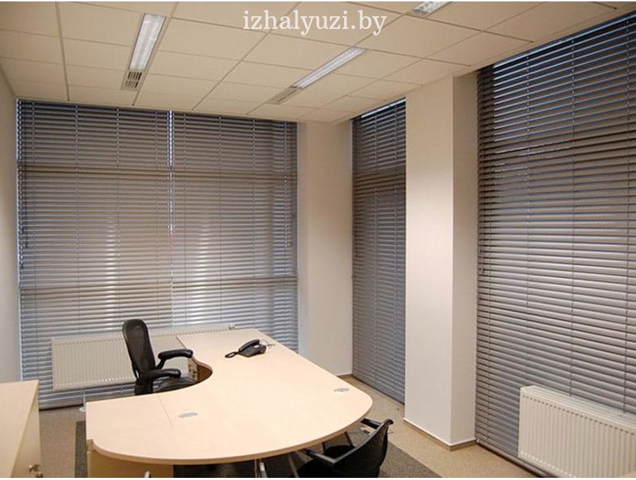 Жалюзи в офис на панорамные окна