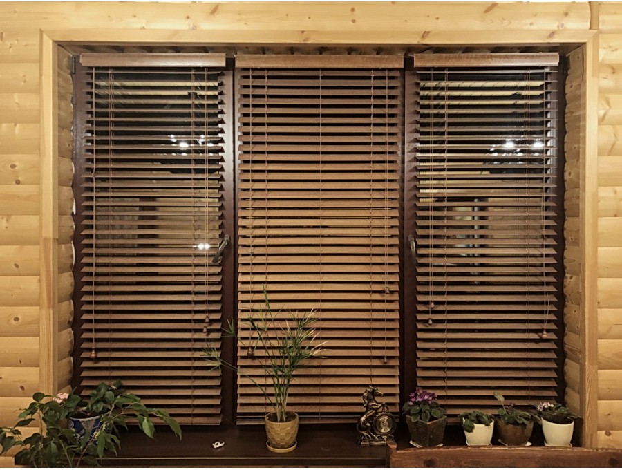 Деревянные жалюзи для загородного дома