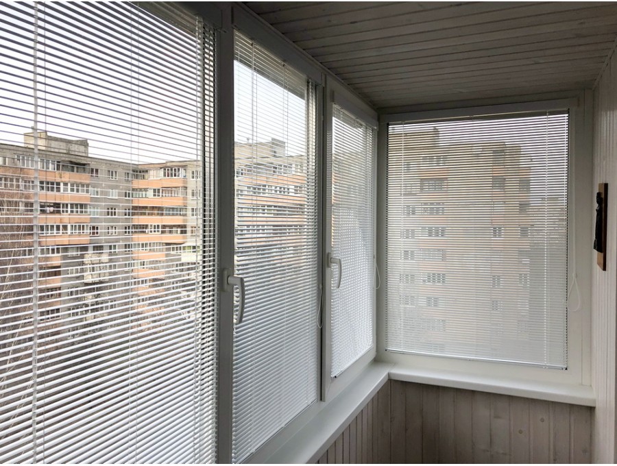 Жалюзи Исотра на балкон 