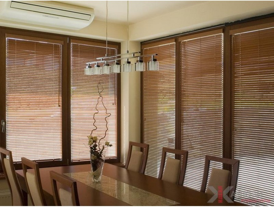 Деревянные жалюзи на веранду