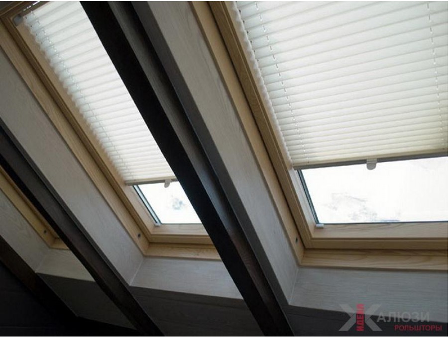 Жалюзи плиссе на мансардные окна