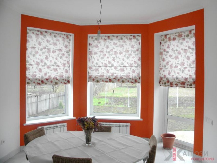 Римские шторы в коттедже