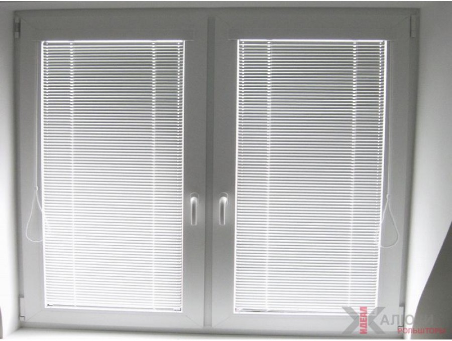 Жалюзи Исотра на окна ПВХ